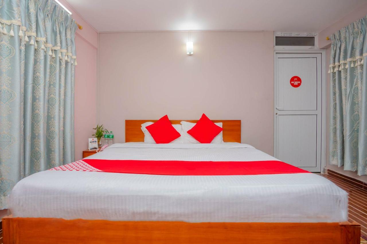 Oyo 575 Api Suites 포카라 외부 사진
